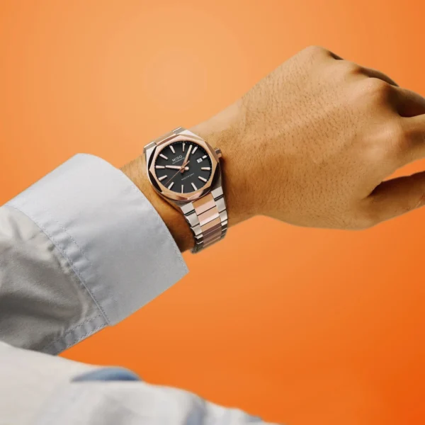 M055.507.22.051.00_6_wrist_1 Reloj Mido Multifort 8 One Crown