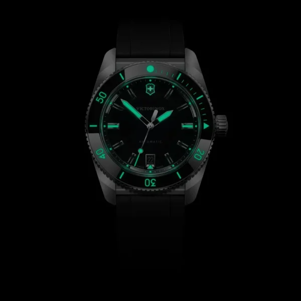 Reloj Victorinox Maverick Automatico Negro Caucho